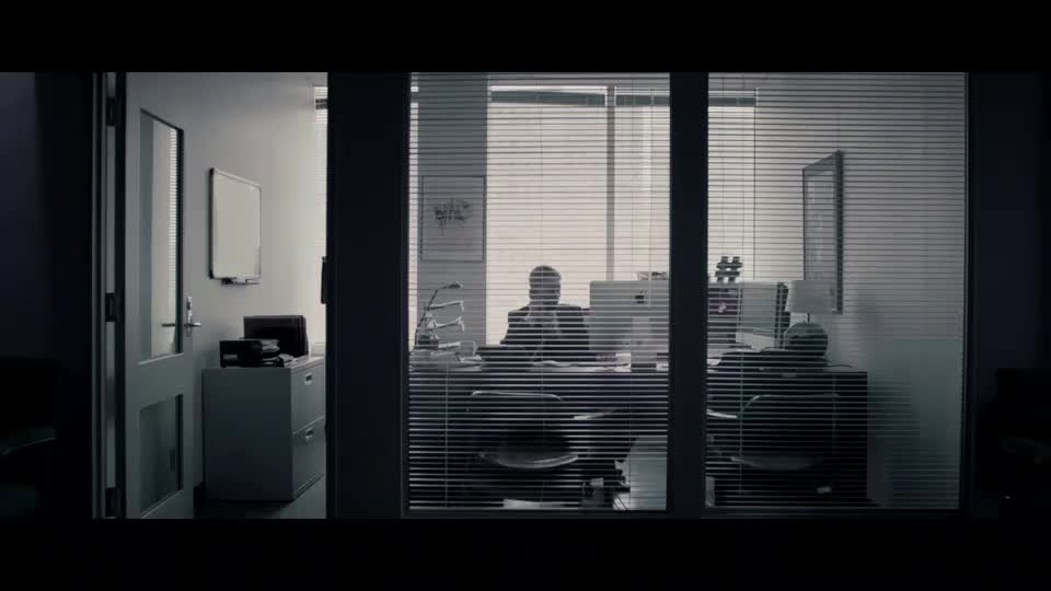 Špatný krok (Dan Stevens, Michael Pitt, Christopher Abbott 2015 Krimi Drama Thriller 1080p Bdrip ) Cz dabing mp4