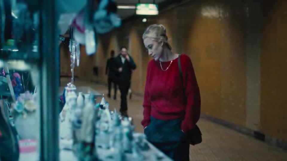Sledující (Maika Monroe,Burn Gorman,Karl Glusman 2022 Thriller Bdrip 1080p ) Cz dabing avi