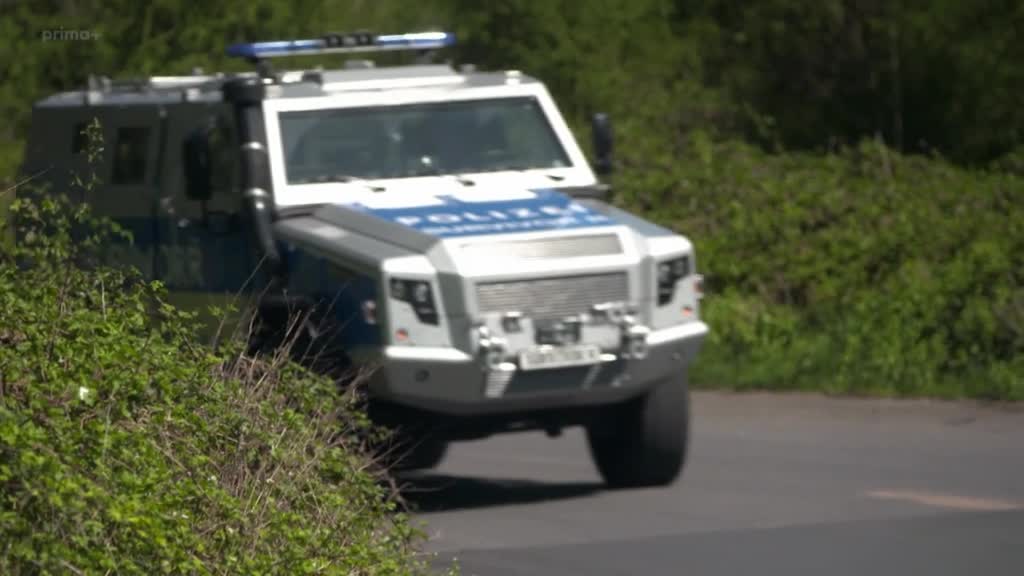 Vyjimecne projekty S02E04 Pancerovane vozy [A Fortress on Wheels The German Police Sonderwagen] (cz en 576p) mkv