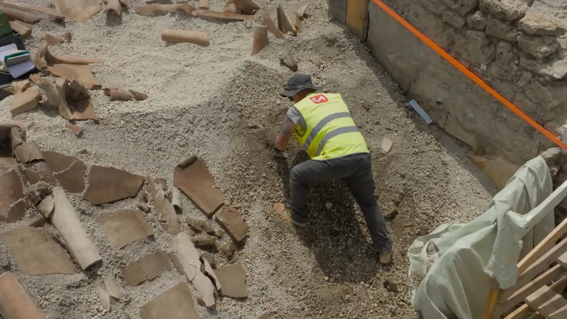 Pompeje Nove nalezy E01 Obeti [Pompeii The New Dig E01 The Bodies] (cz en 1080p) mkv