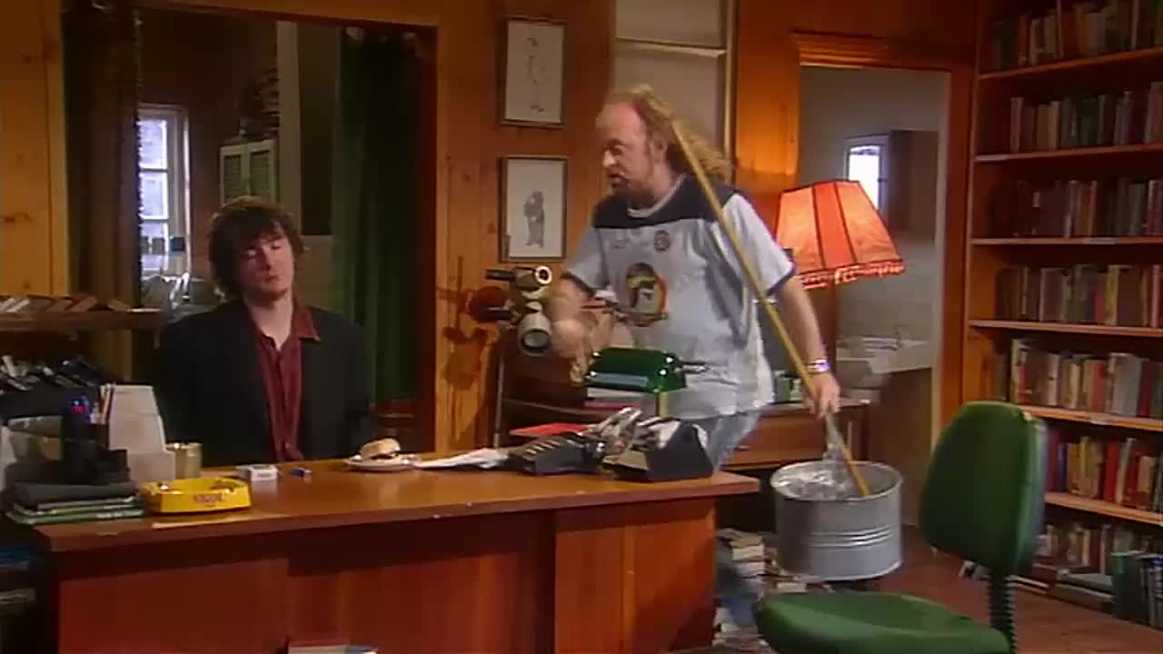 Černá kniha Black Books S02E05 Pozdrav slunci (2002) komedie czdab mp4