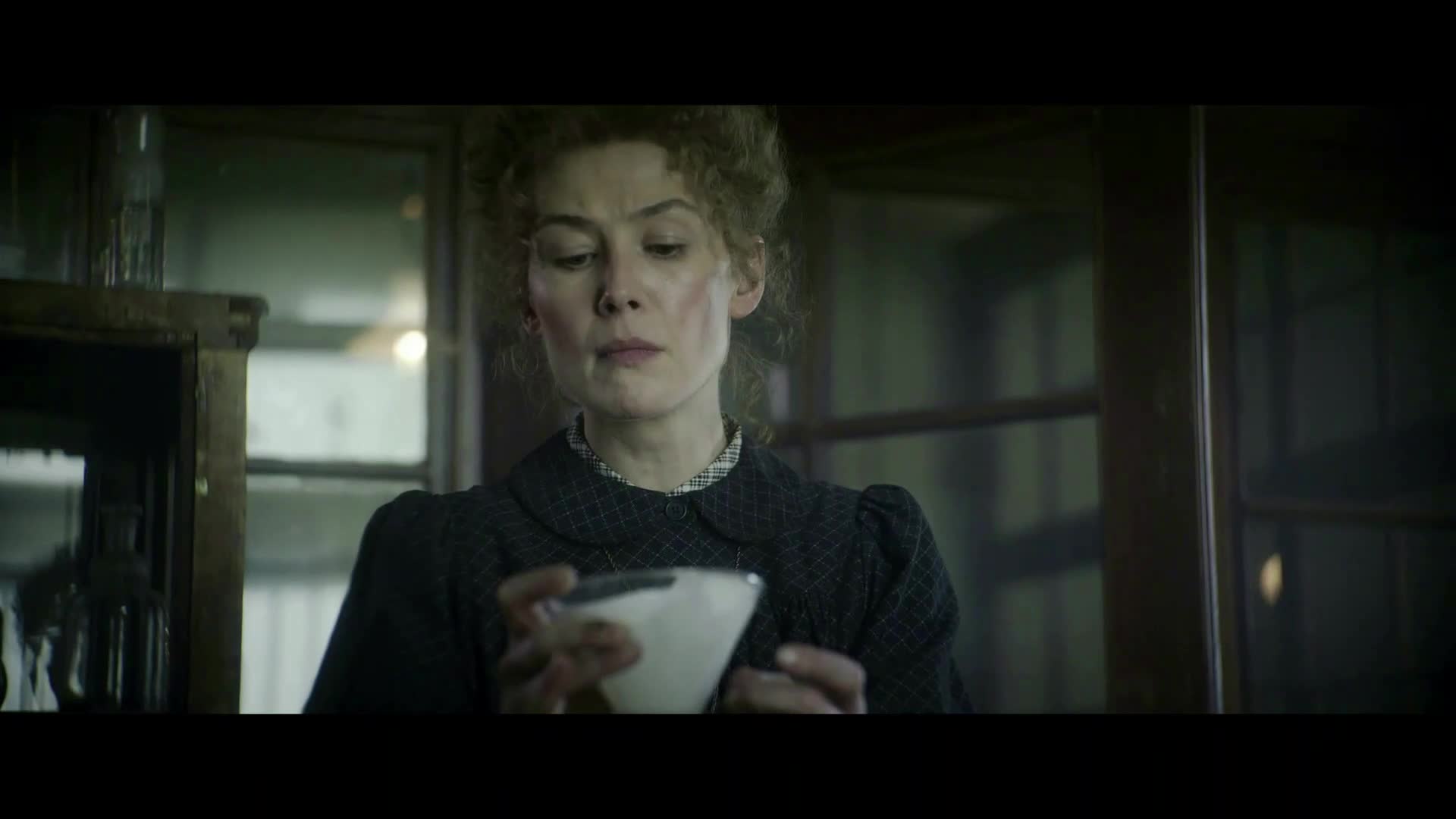 Radioaktivita (Rosamund Pike,Sam Riley,Aneurin Barnard,Anya Taylor Joy 2019 Drama Romantický Životopisný Bdrip 1080p ) Sk dabing mkv