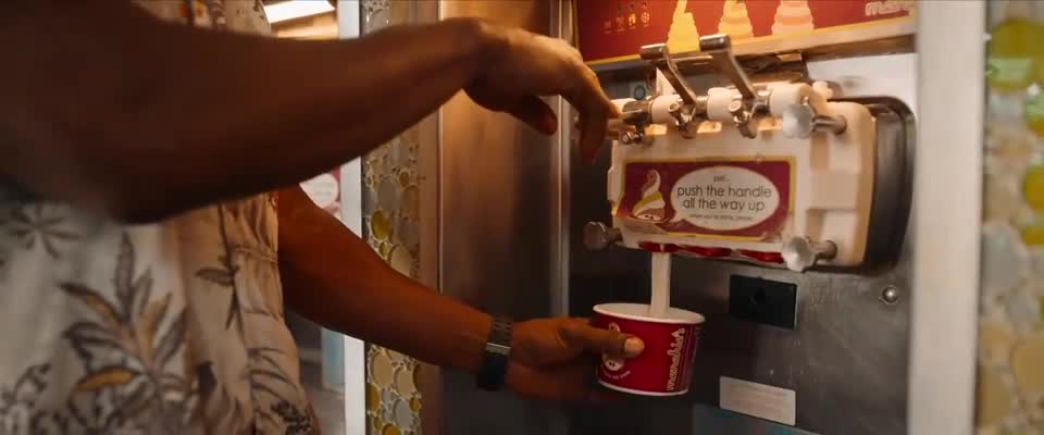 Denní směna (Jamie Foxx, Dave Franco, Natasha Liu Bordizzo 2022 Komedie Fantasy Akční Thriller Horor Bdrip 1080p ) Cz dabing mp4