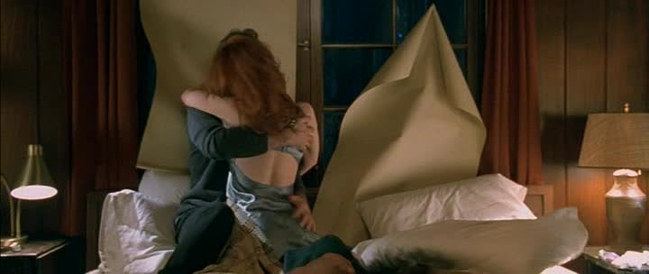 Banditi Bandits (2001) SD Cate Blanchett Brue Willis kissing scene.avi