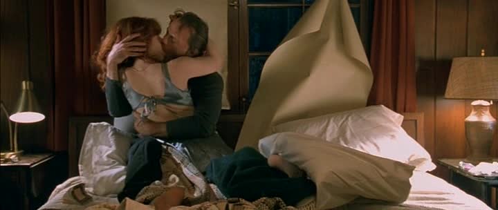 Banditi Bandits (2001) SD Cate Blanchett Brue Willis kissing scene.avi
