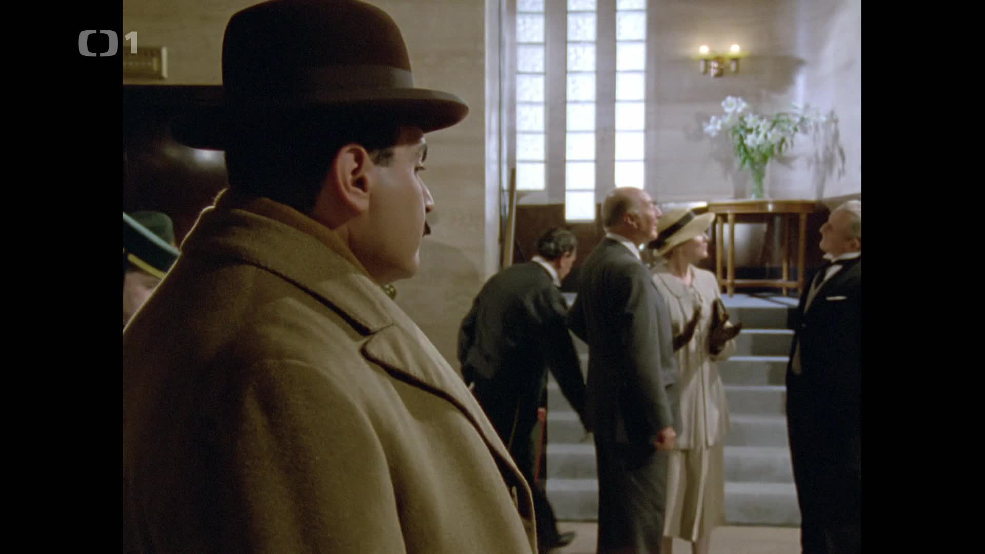Hercule Poirot S05E08 Kradez klenotu v hotelu Grand Metropolitan [Jewel Robbery at the Grand Metropolitan] (cz en 1080p) mkv