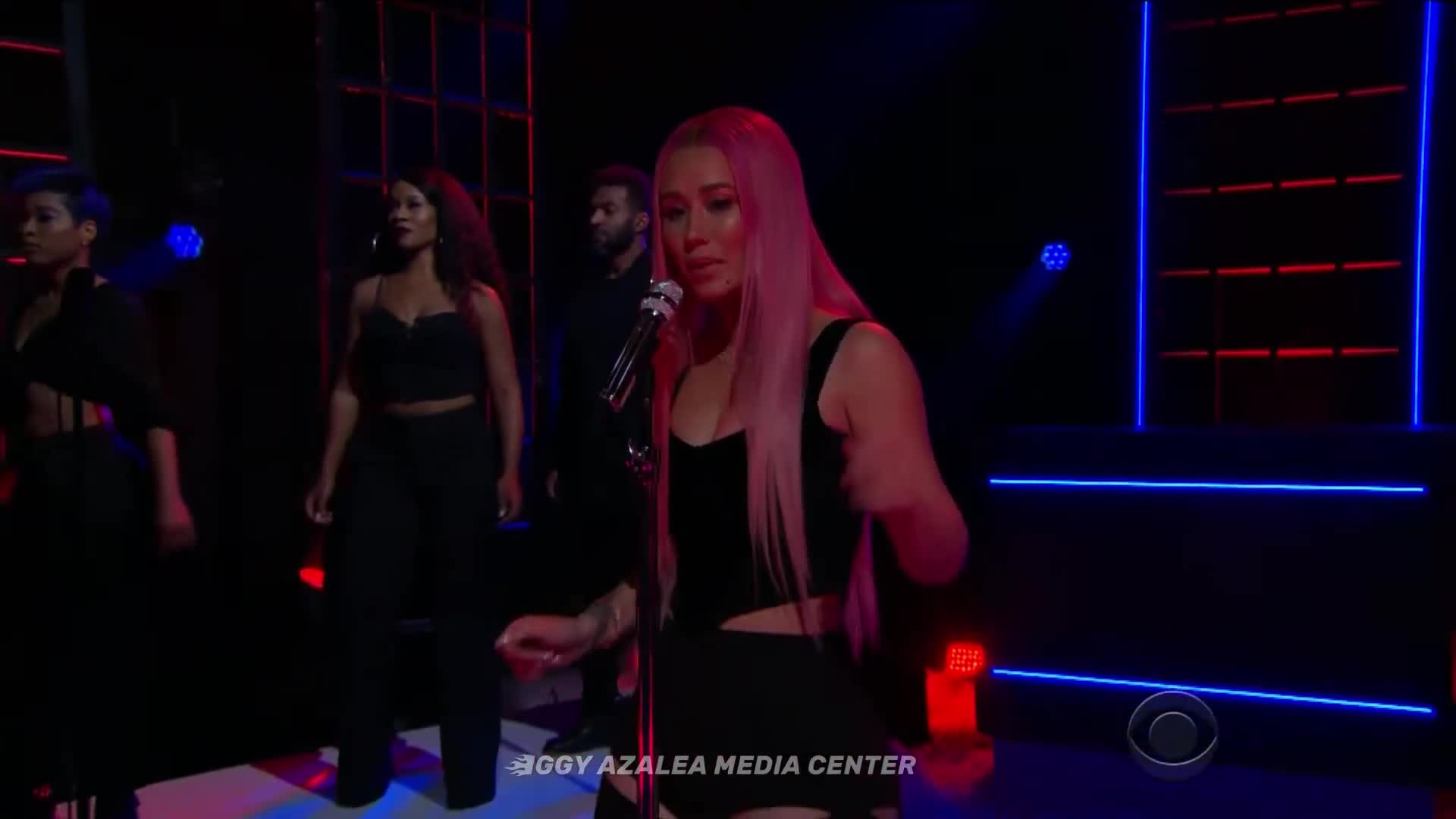 Iggy Azalea Savior Live on The Late Late Media kEisMb8gVQ4 001 1080p mp4