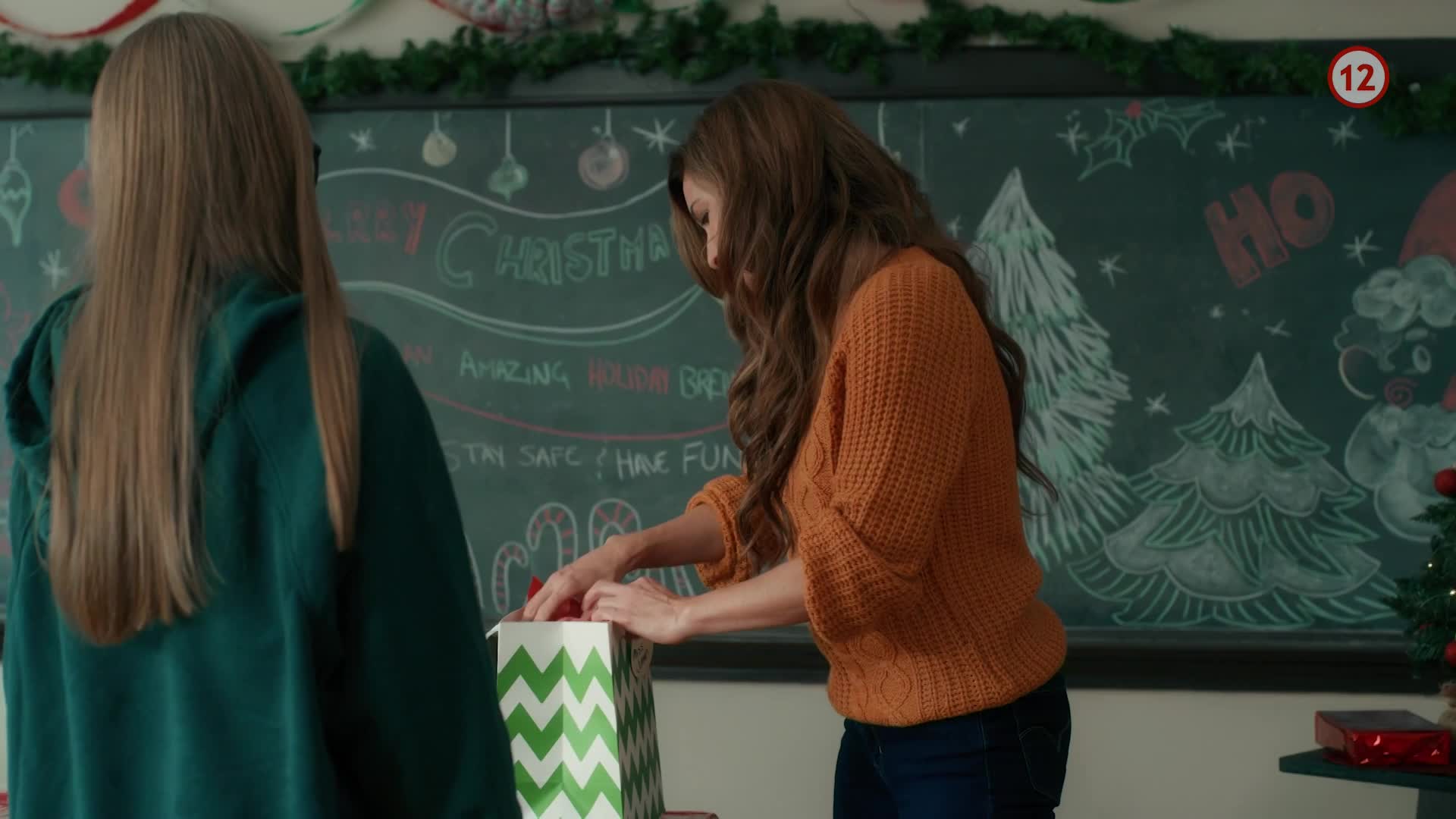 Umění Vánoc Umenie Vianoc The Art of Christmas WEBRip CZ 2022 1080p (czech dubbing only) několik scén s Olivií (Brigitte Kingsley).mkv