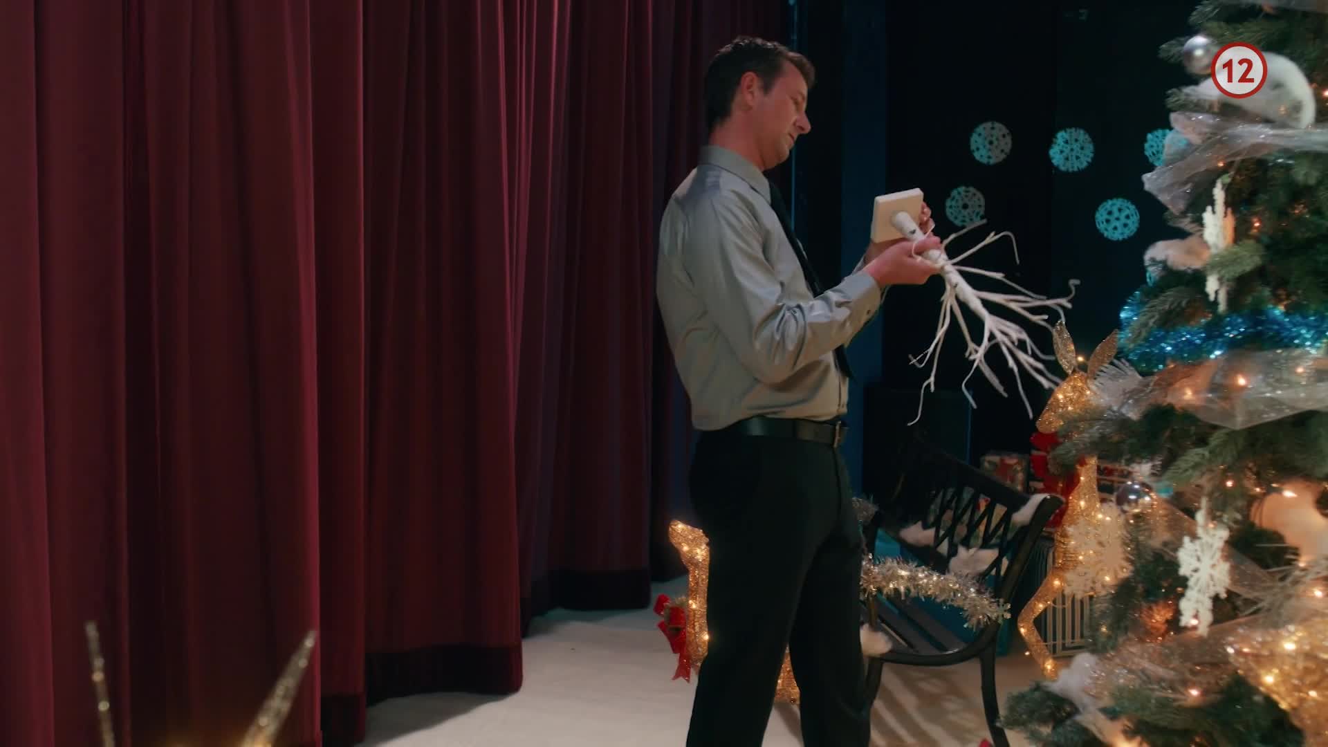 Umění Vánoc Umenie Vianoc The Art of Christmas WEBRip CZ 2022 1080p (czech dubbing only) několik scén s Olivií (Brigitte Kingsley).mkv
