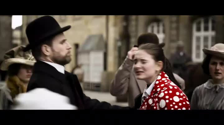 Rubínově červená Rudá jako rubín (Maria Ehrich,Jannis Niewöhner,Veronica Ferres 2013 Drama Fantasy Mysteriózní Romantický Bdrip 1080p ) Cz+Sk dabing mp4