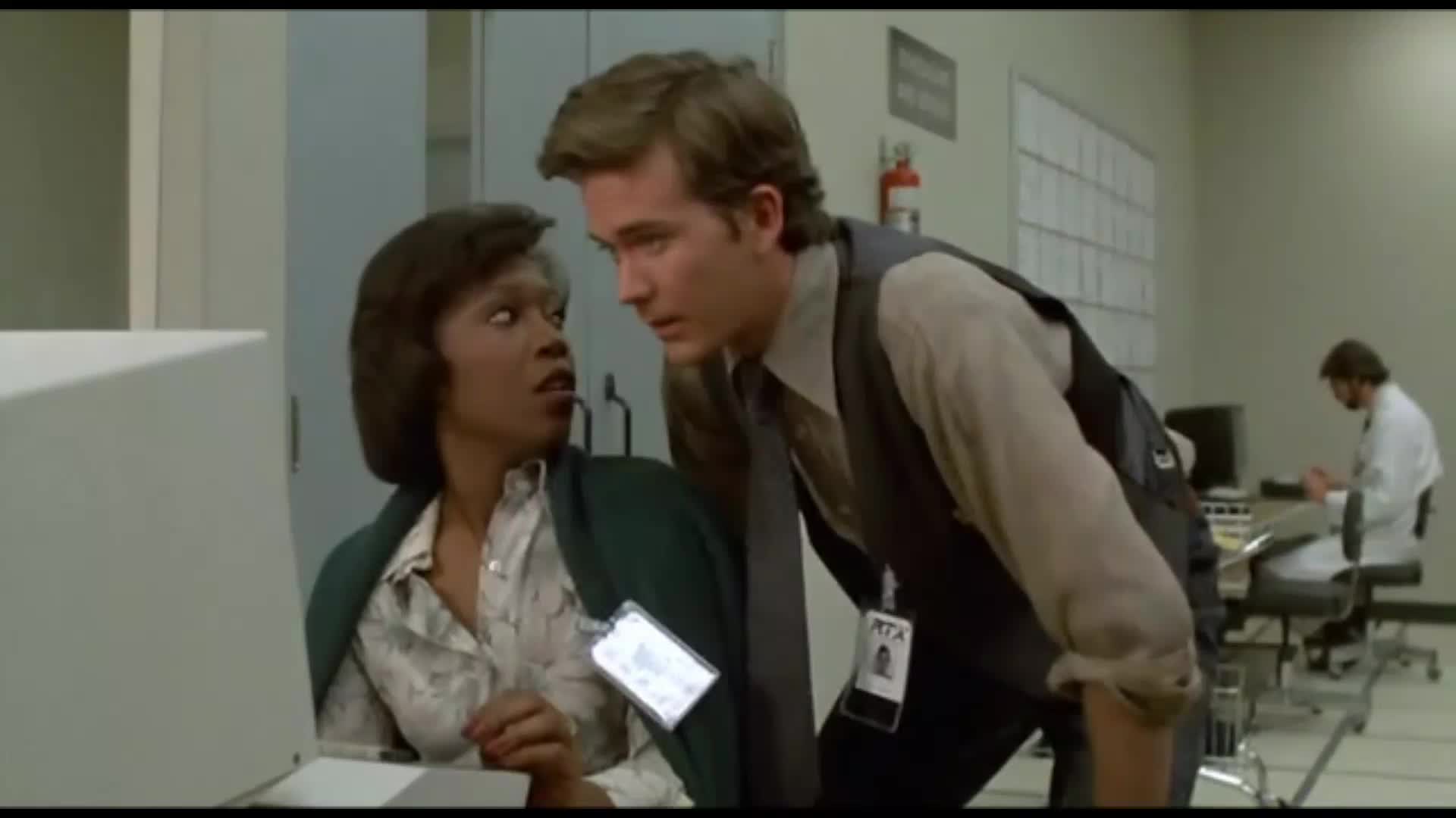 Dravec a feťák (Timothy Hutton, Sean Penn, Pat Hingle 1985 Drama Thriller Bdrip 1080p ) Cz dabing mkv