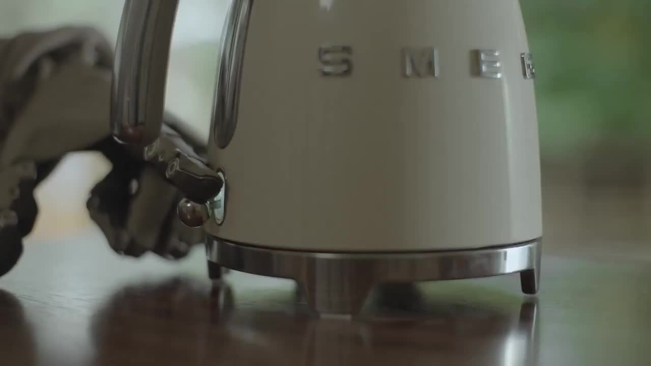 Robot, který dělá vaše domácí práce mp4