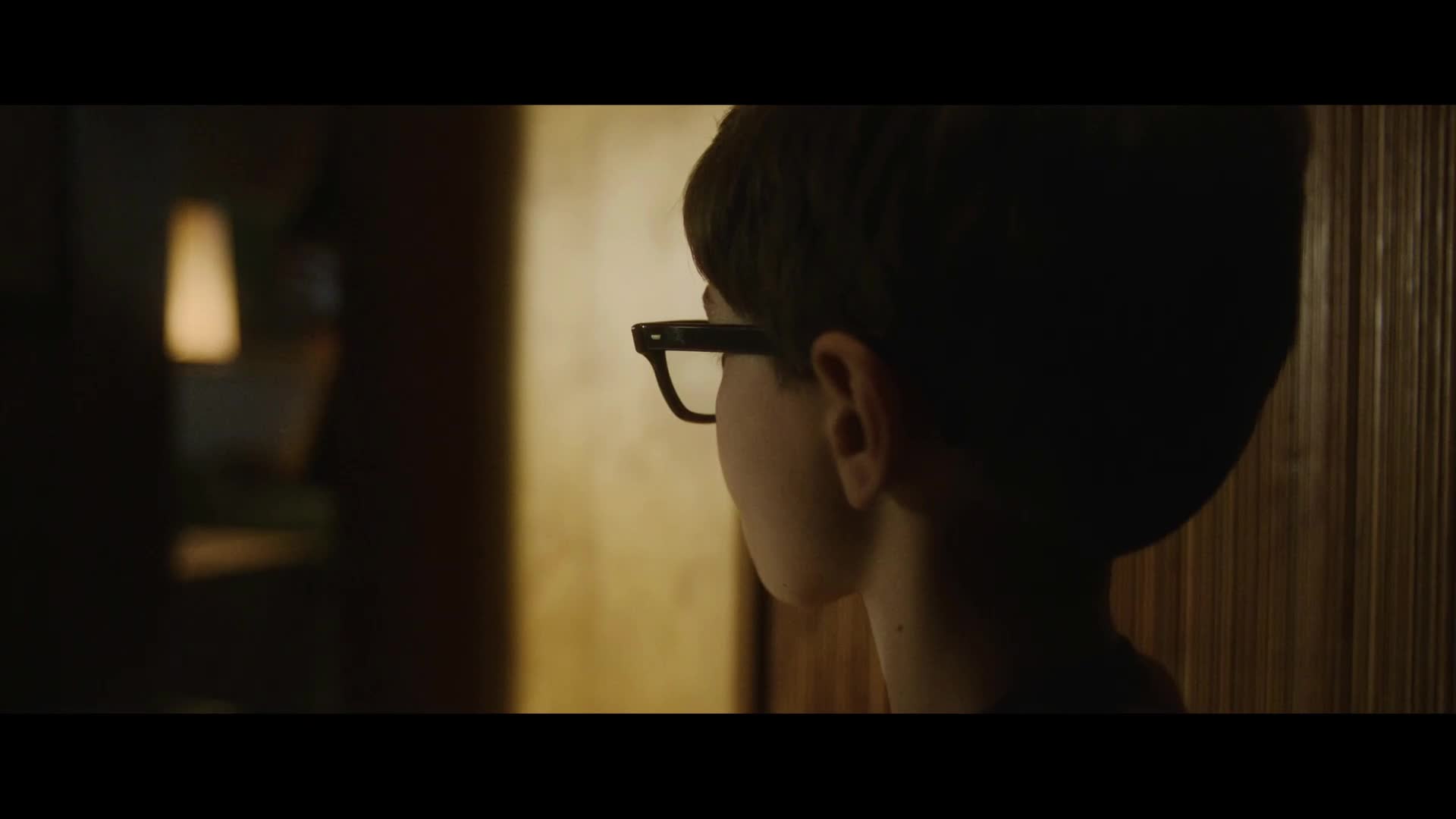 Monstrum Příběh Jeffreyho Dahmera Neopouštěj mě (Evan Peters,Richard Jenkins,Michael Learned 2022 Drama Krimi Životopisný 1080p ) Cz dabing avi