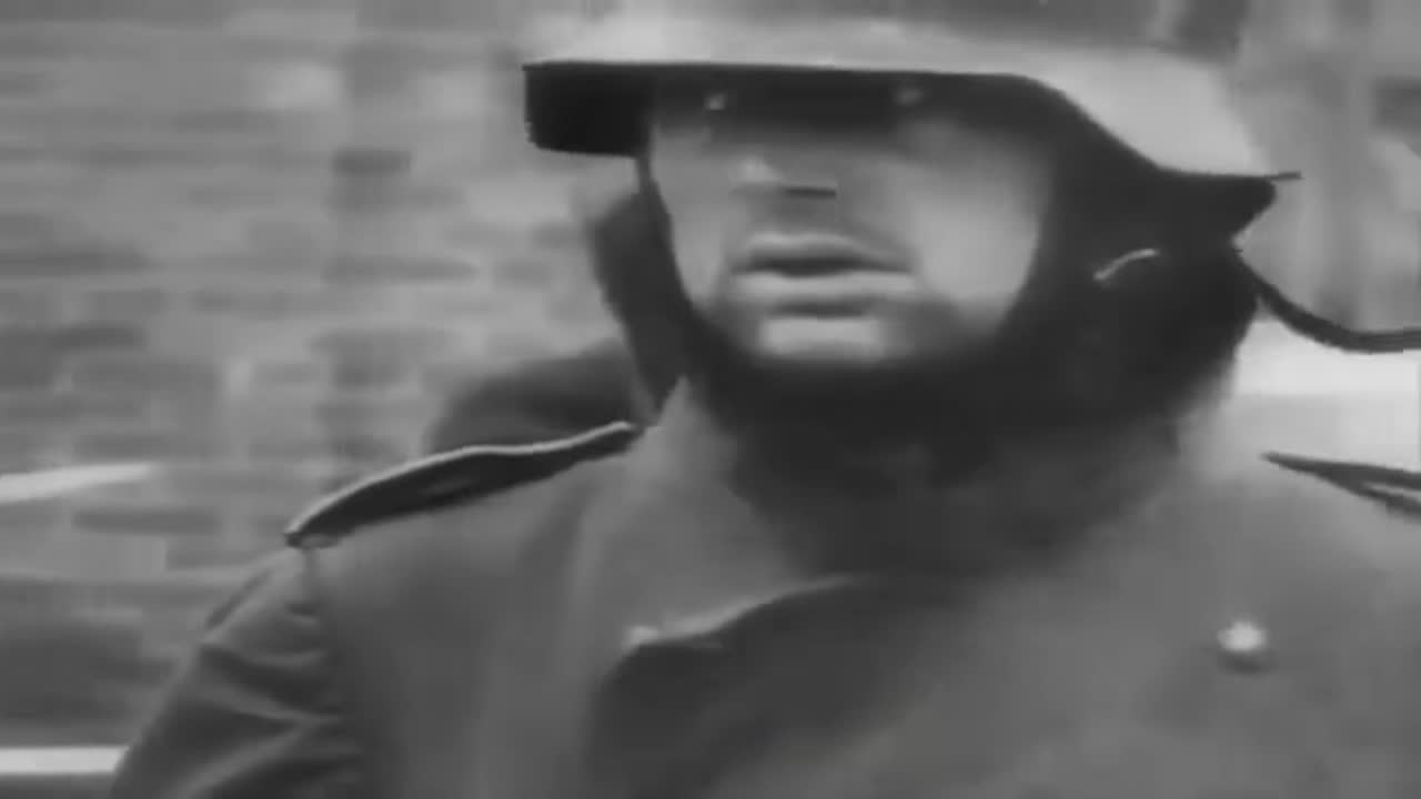 Němečtí vojáci se zajatými ženami, experti po 80 letech oněměli mkv
