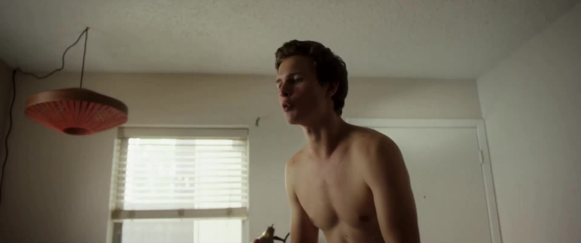 Klub miliardářů (Ansel Elgort, Taron Egerton, Kevin Spacey, Emma Roberts 2018 Životopisný Drama Bdrip 1080p ) Cz dabing mkv