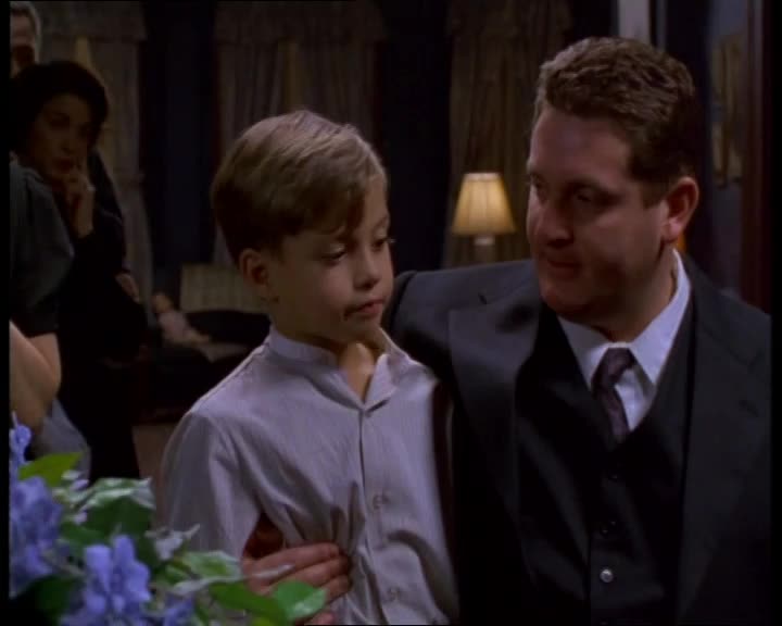 Pohřeb (Christopher Walken, Chris Penn, Annabella Sciorra 1996 Krimi Drama Bdrip 1080p ) Cz dabing avi