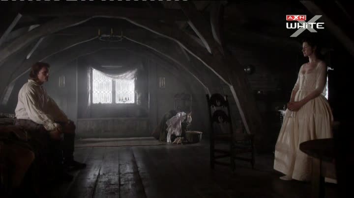 Cizinka S01E99 sestřih scény Claire a Jamieho.avi