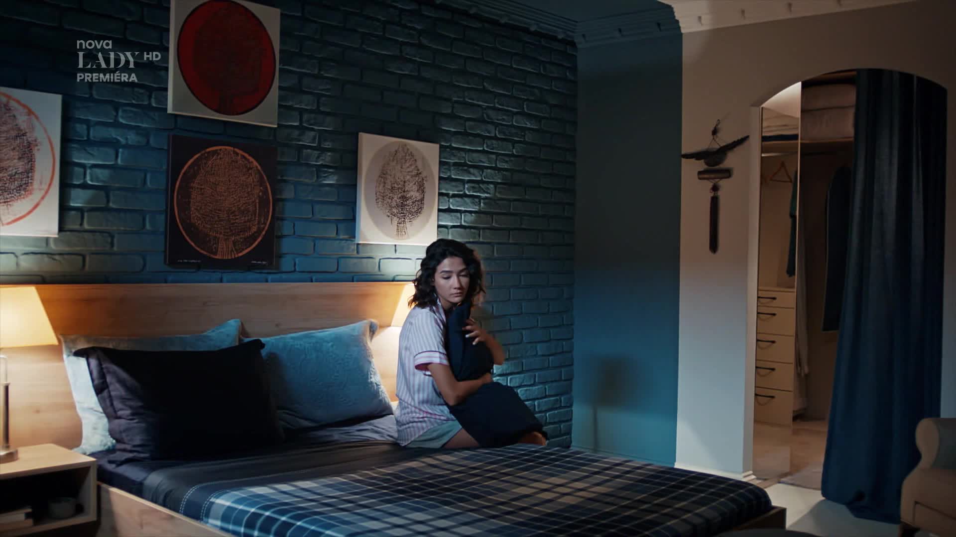 Na každém kroku E99 Demir a Selin sestřih seriálu romantické scény.mkv