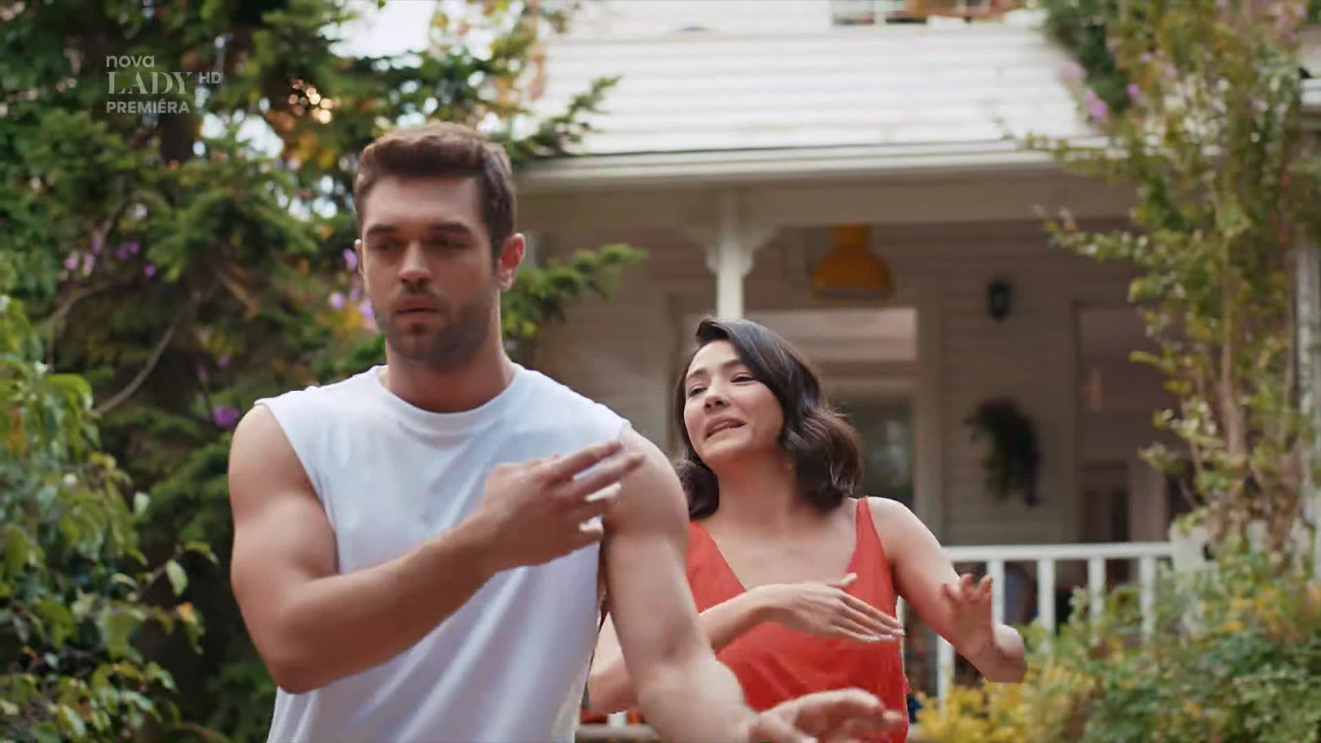 Na každém kroku E99 Demir a Selin sestřih seriálu romantické scény.mkv