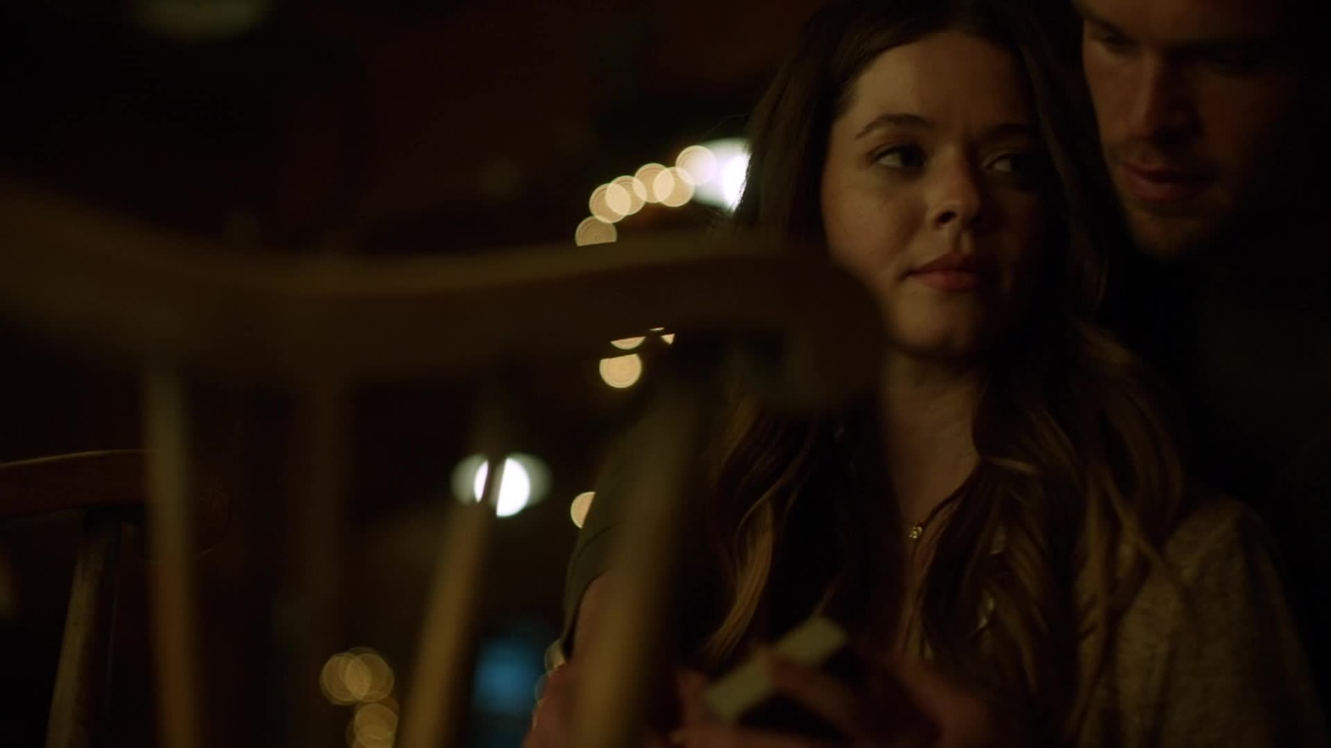 Vánoce na hřebíku (A Carpenter Christmas Romance) Andrea (Sasha Pieterse) Seth (Mitchell Slaggert) sestřih romantických scén.mkv