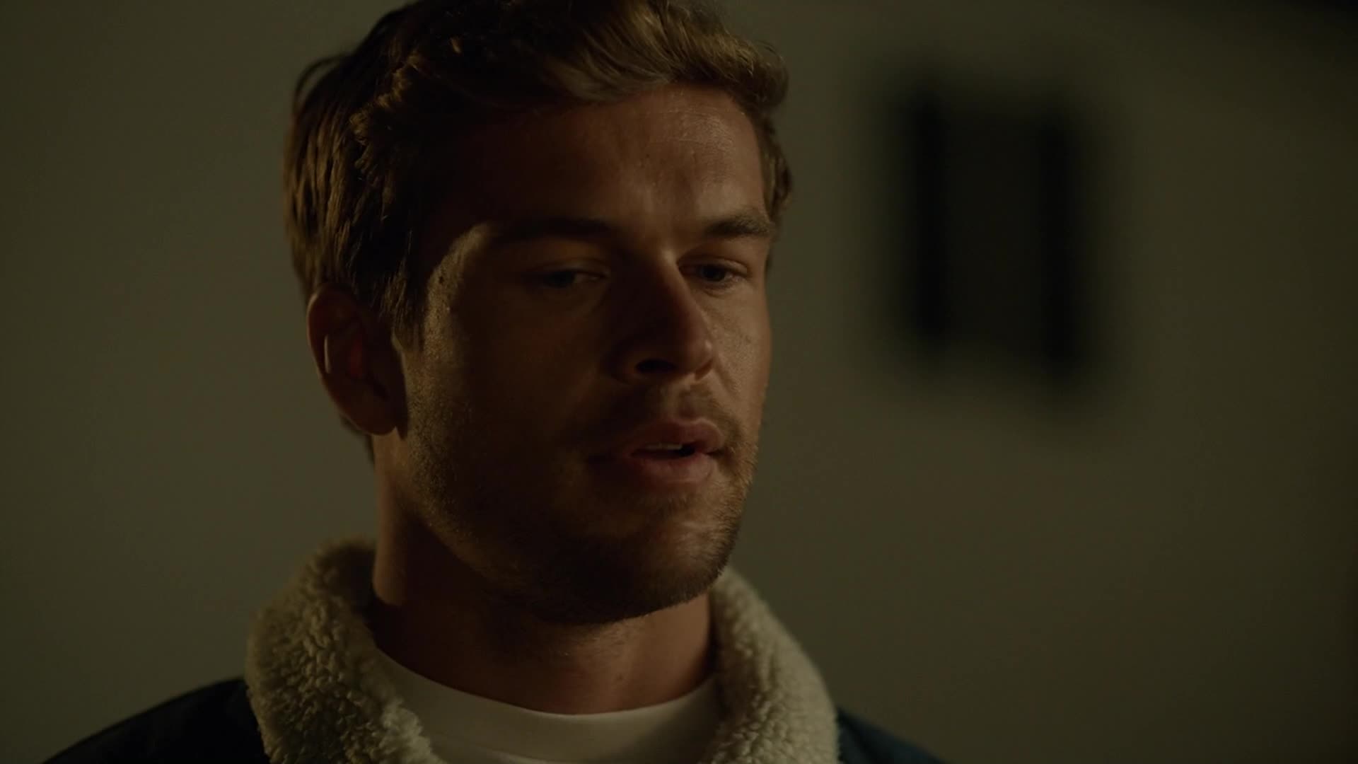 Vánoce na hřebíku (A Carpenter Christmas Romance) Andrea (Sasha Pieterse) Seth (Mitchell Slaggert) sestřih romantických scén.mkv