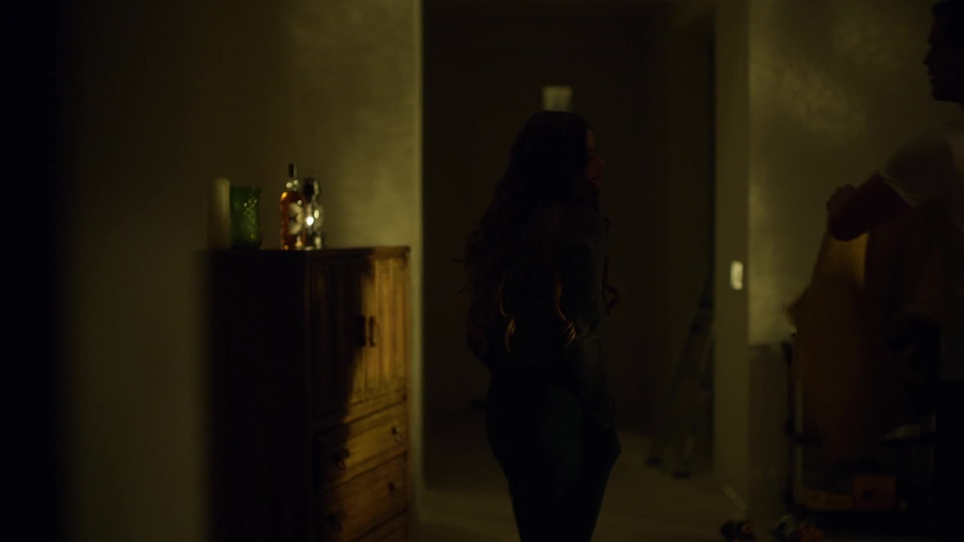 Vánoce na hřebíku (A Carpenter Christmas Romance) Andrea (Sasha Pieterse) Seth (Mitchell Slaggert) sestřih romantických scén.mkv