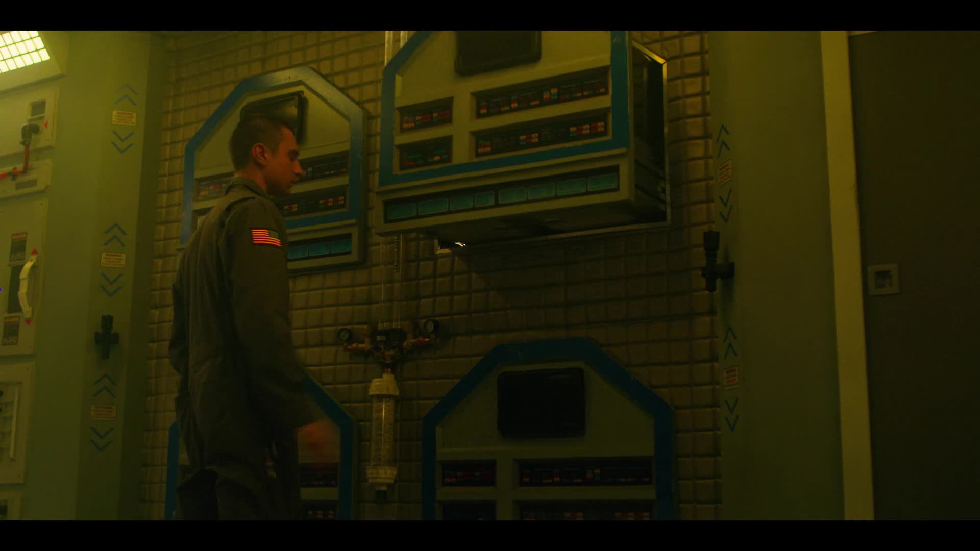 Jiný život S01E03 Nervové zhroucení [2019] drama, sci fi CZ dabing mkv