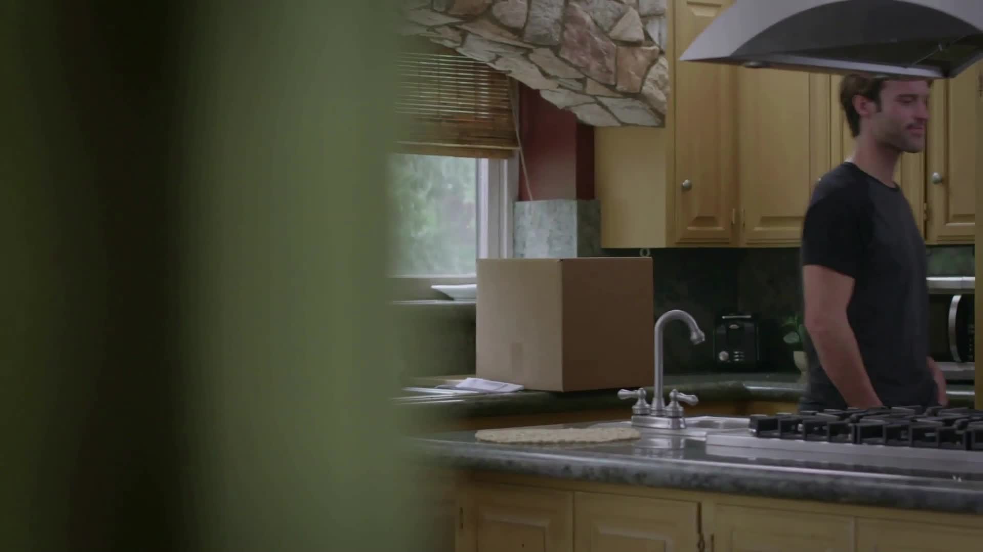 Nájemník (Brittany Underwood,Jacob Taylor,Kristos Andrews 2021 Thriller HD Bdrip 1080p ) Cz dabing mkv