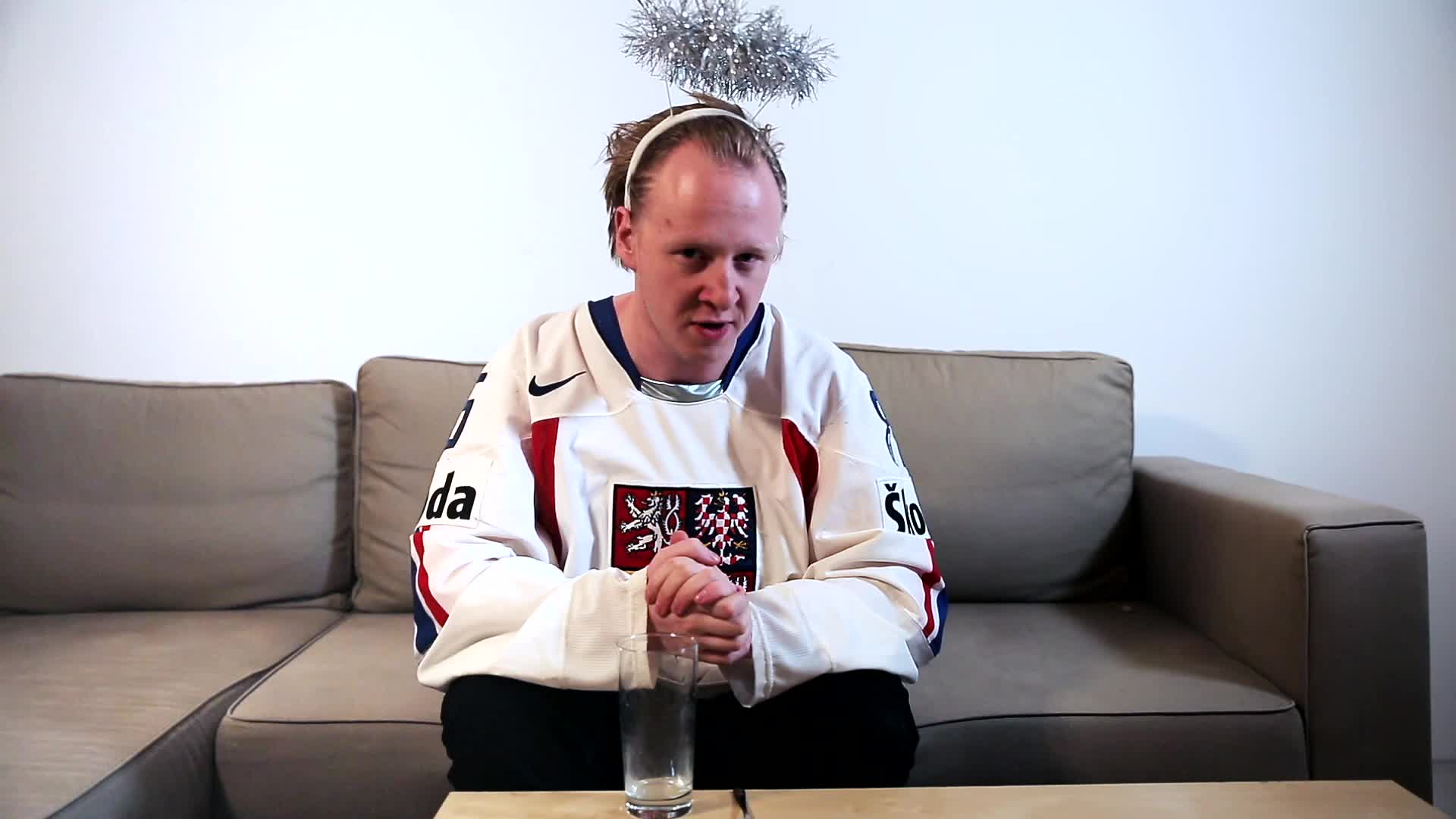 Lajna Luptákův vlogísek S00E08 12 2019 CZ dab 1080p Lupták zbásnil své předvánoční pocity, až se z toho sám mp4