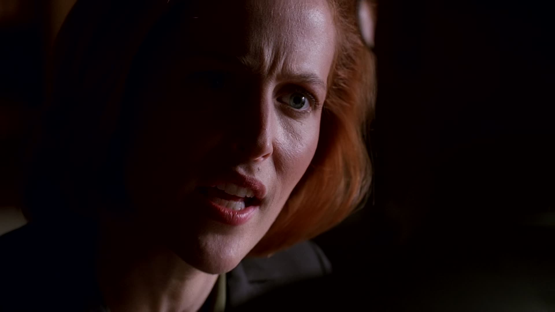 Akta X S08E01 21 2000 CZ dab Vevnitř mkv