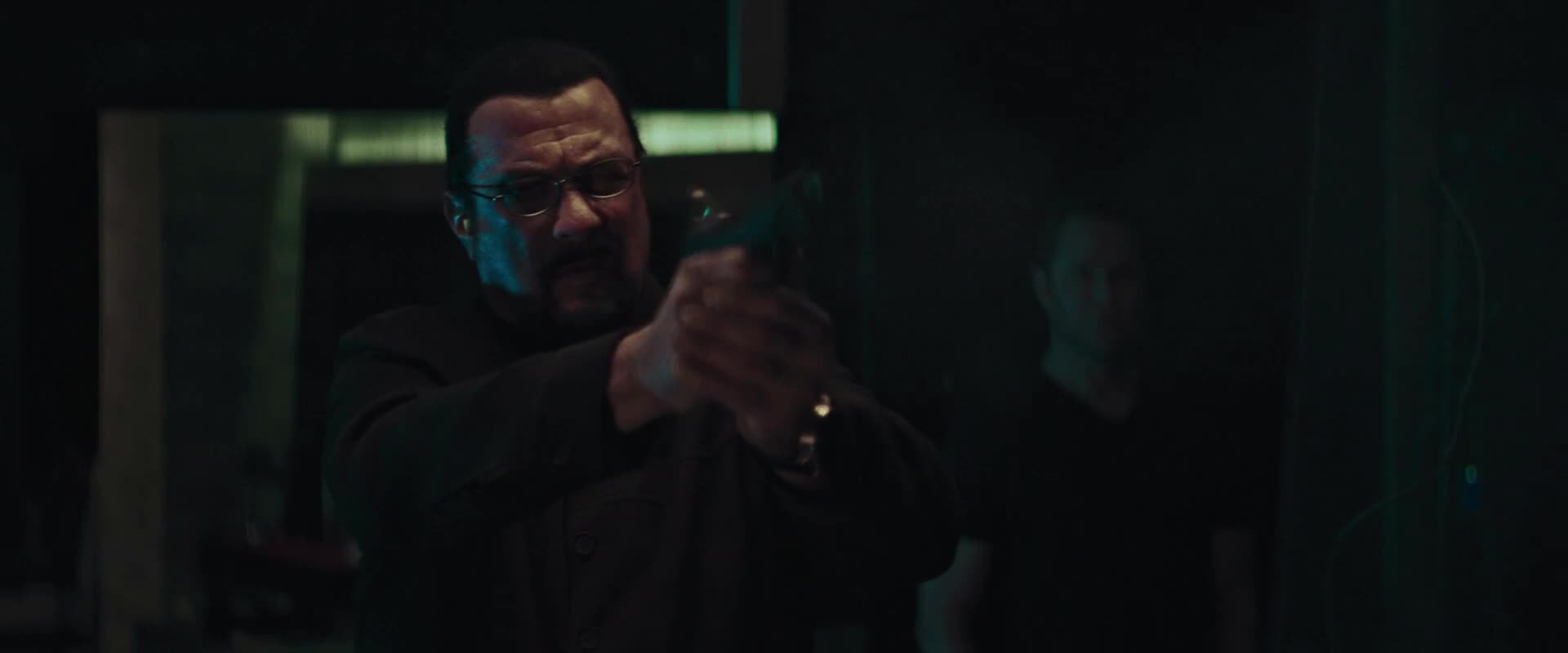 Ve stínu gangu (Johnny Messner, Steven Seagal, DMX, Bill Cobbs 2019 Akční 1080p Bdrip ) en+Cz dabing mp4