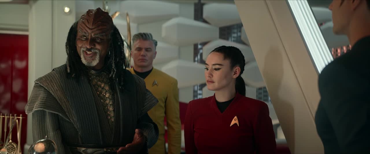 Star Trek Podivné nové světy S02E08 Pod pláštěm války mp4