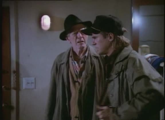 MacG 2x11 Phoenix v ohrozeni avi