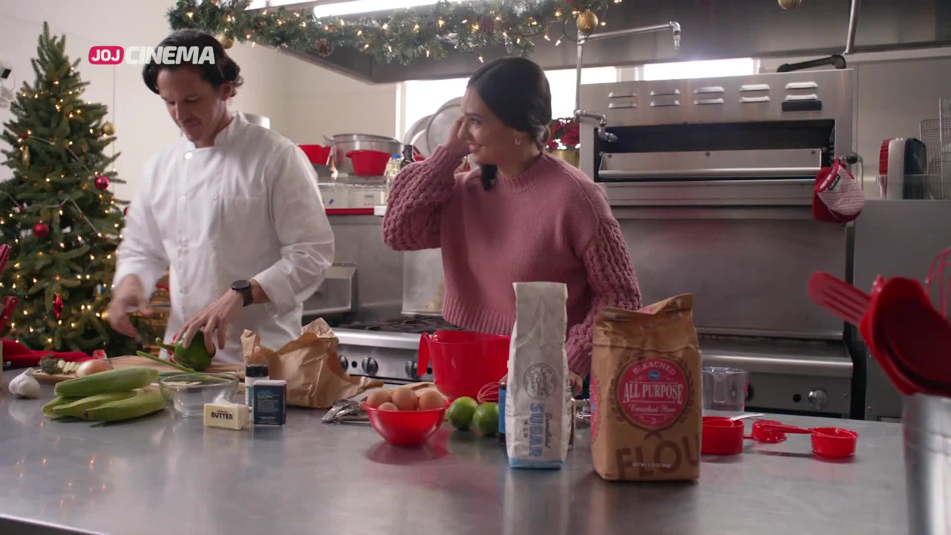 Sladké Vánoce HDTV CZ 2021 1080p Carmen Tirado (Camila Banus) Jax (Mark Hapka).mkv