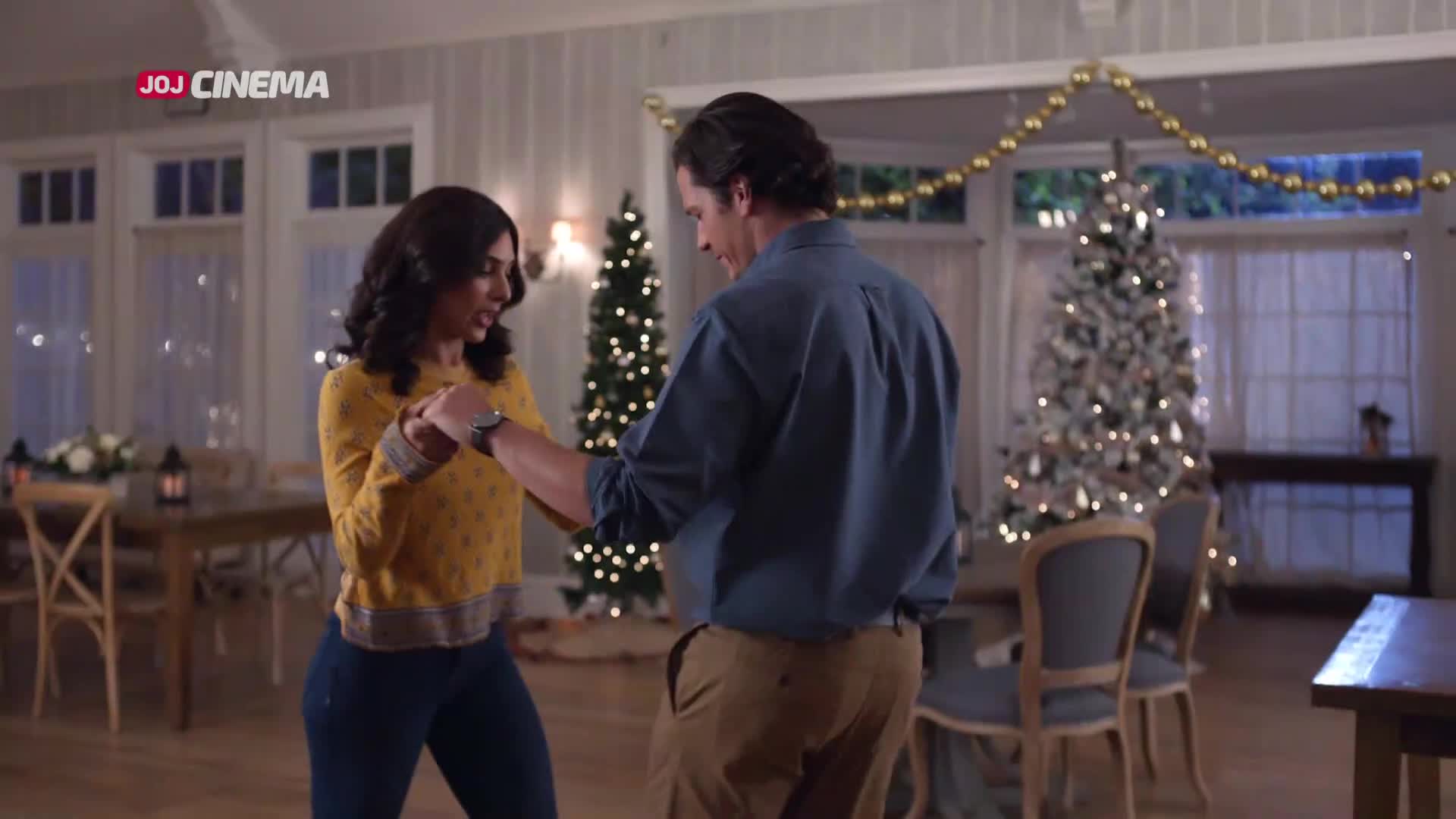 Sladké Vánoce HDTV CZ 2021 1080p Carmen Tirado (Camila Banus) Jax (Mark Hapka).mkv