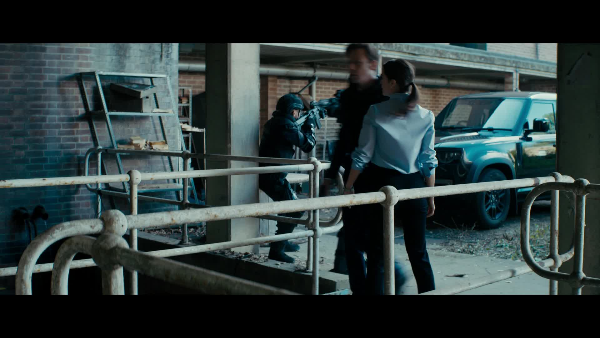 Muž, který spadl na Zemi S01E08 10 2022 CZ dabing 1080p FHD Krásné věci jdou k čertu mkv