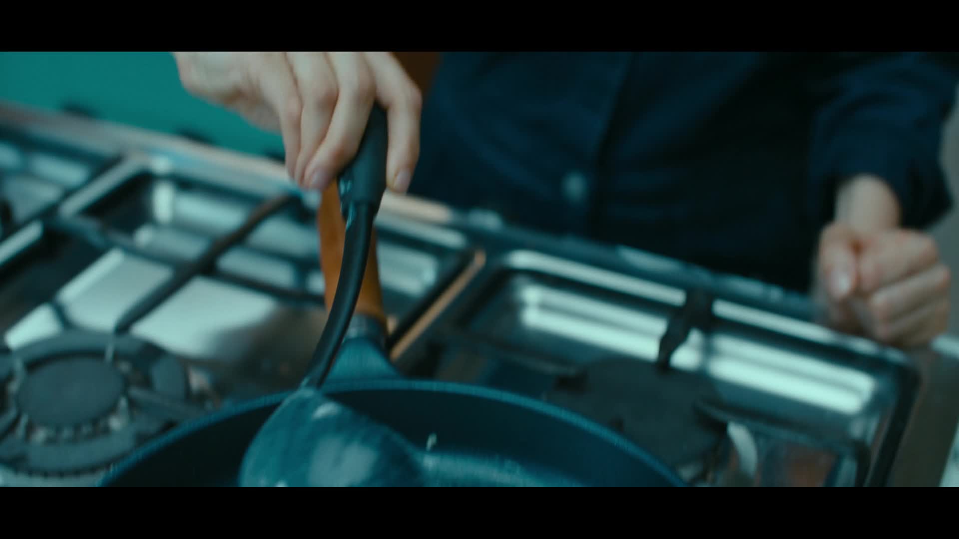 Cassandra S01E02 06 2025 CZ dab 1080p Kdo jsem mkv
