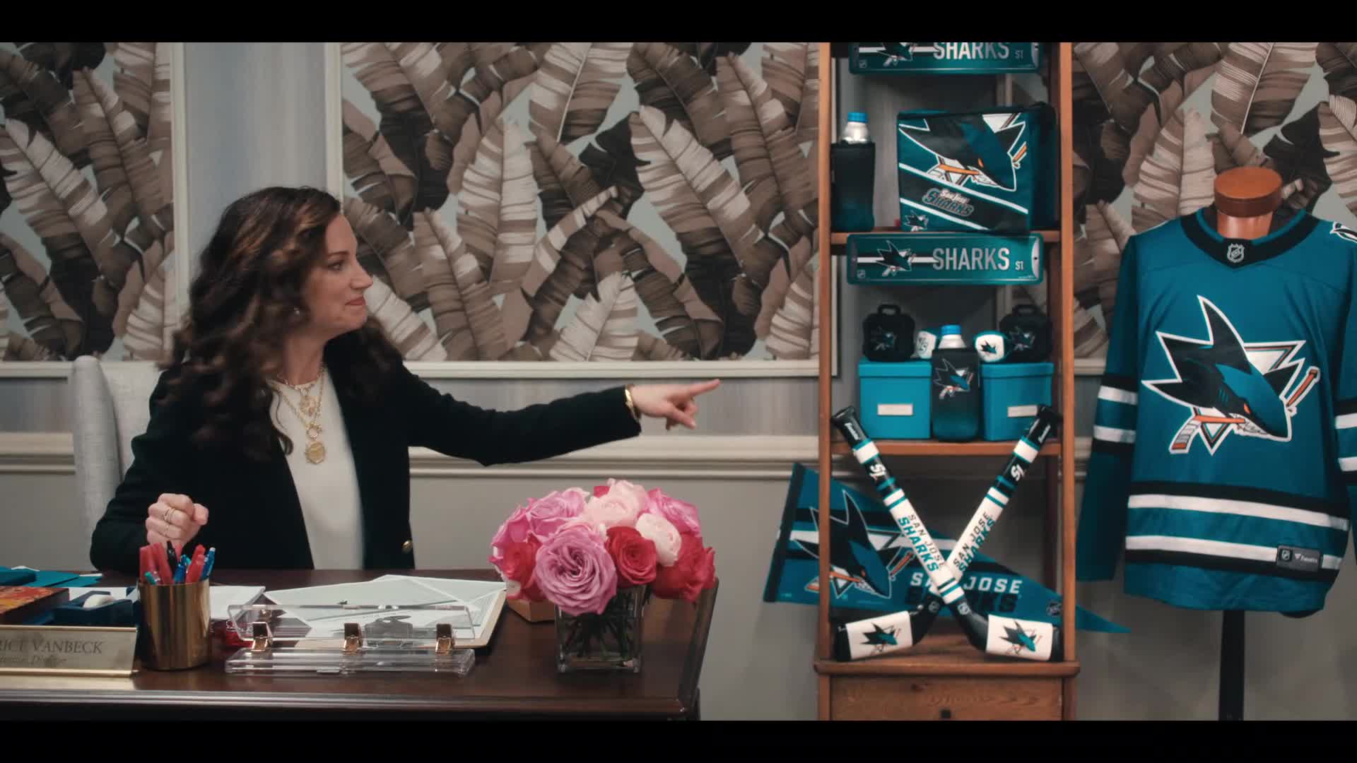 Stařík v utajení A Man on the Inside S01E04 Podivný případ se psem v hodině kreslení (2024) komedie krimi czdab mkv