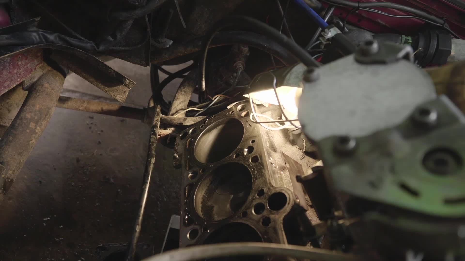 Busny S01E25 26 2017 CZ dab 1080p Říká se, že všechno dobré jednou končí, ale ono naštěstí končí i všechno zlé mp4