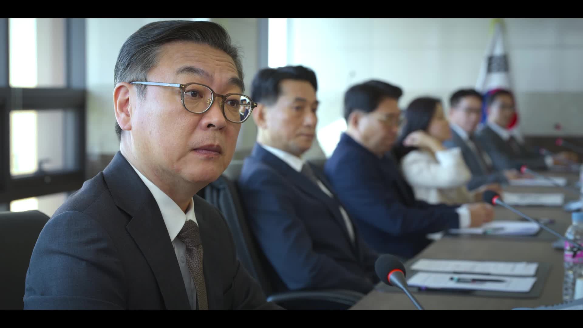 Hrdinové z úrazovky S01E01 Přichází doktor Maniak (2025) drama cztit mkv