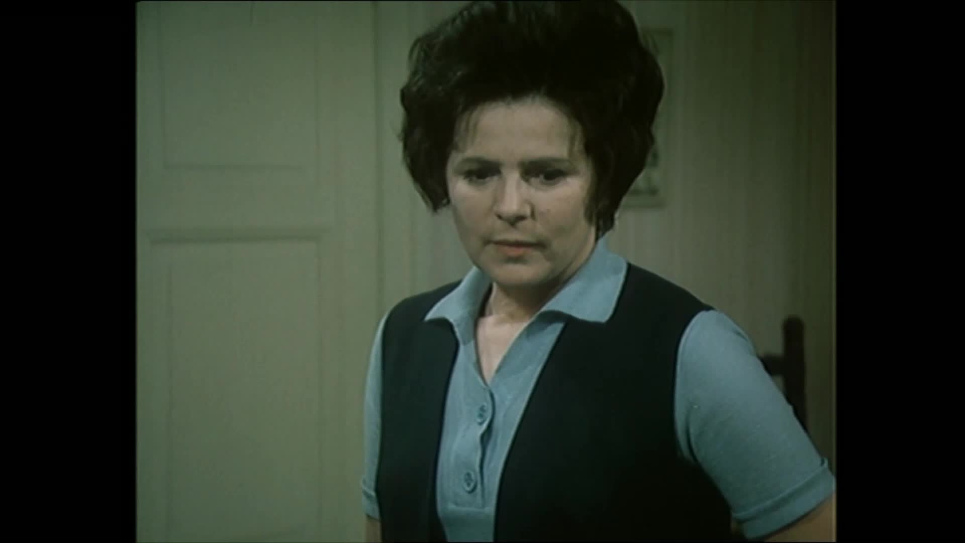 Žena za pultem E11 {1977} 1080p mkv