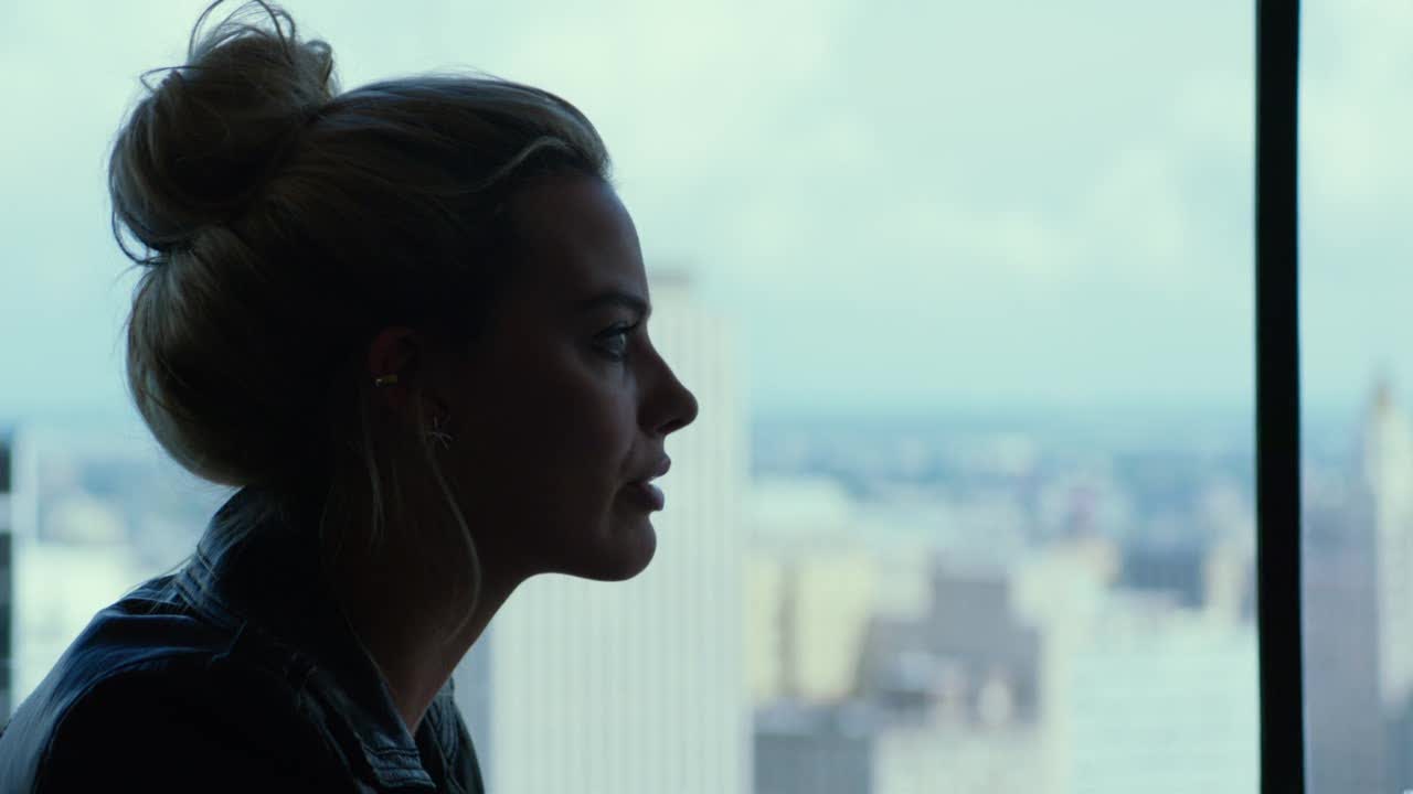 Focus Podfukář (Margot Robbie, Will Smith, BD Wong 2015 Komedie Krimi Drama Romantický 1080p ) Cz+Sk dabing avi