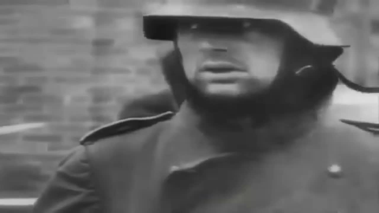 Němečtí vojáci se zajatými ženami, experti po 80 letech oněměli avi