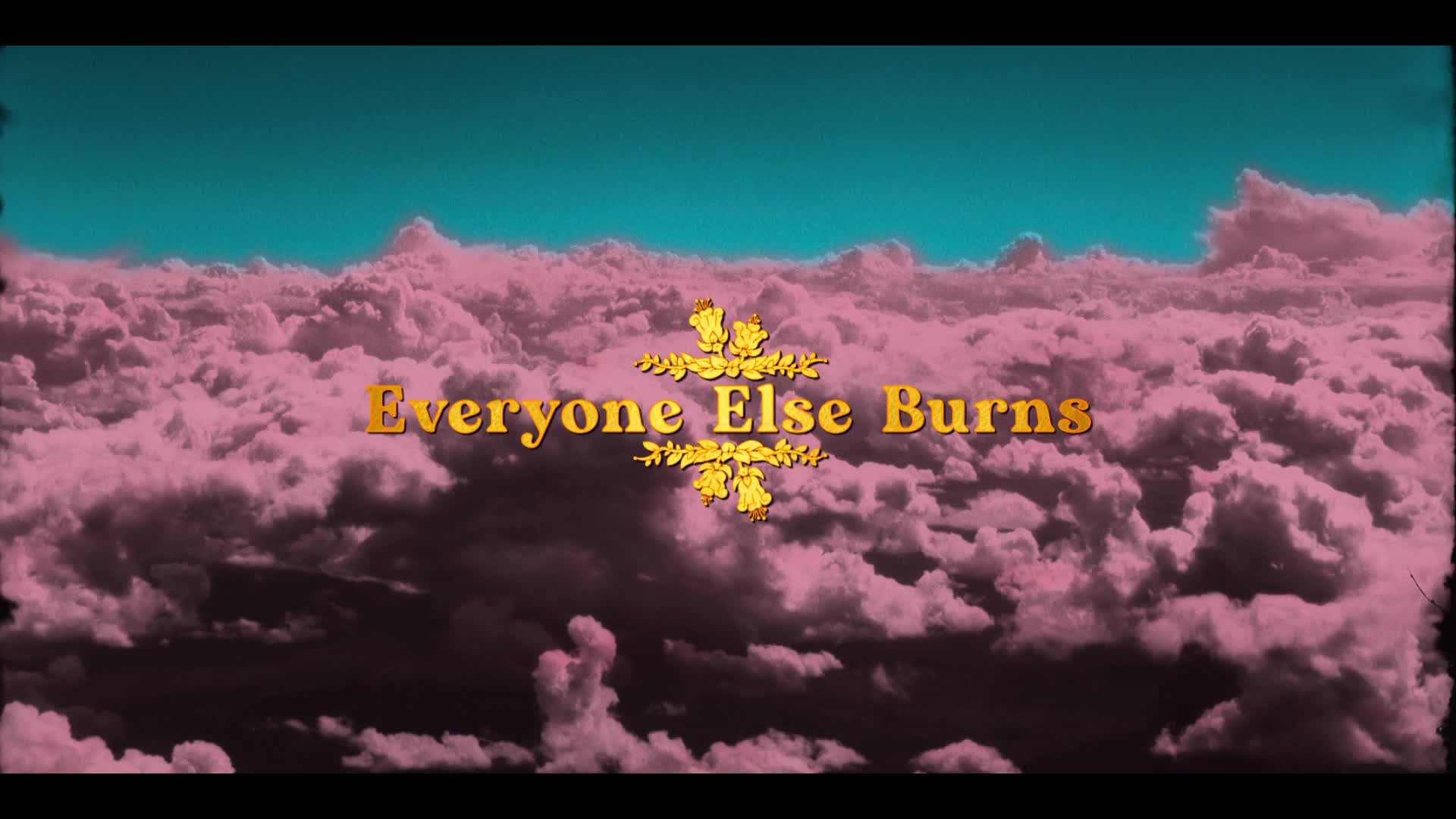 Kdo se modlí, neshoří   Everyone Else Burns S01E02 CZ dabing HD 1080p mkv