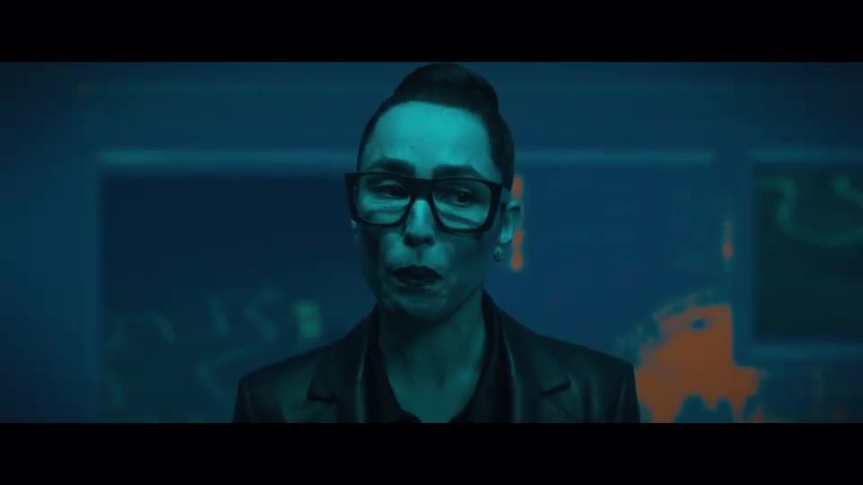 Klub nájemných vrahů (Henry Golding, Daniela Melchior, Sam Neill, Noomi Rapace 2023 Akční Bdrip 1080p ) Cz dabing mp4