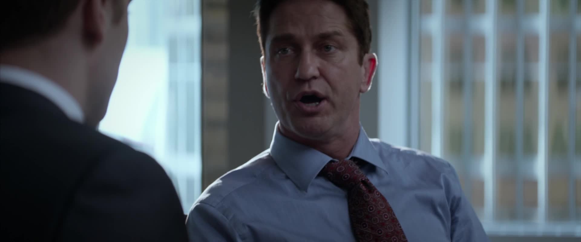 Muž na pravém místě (Alison Brie, Gerard Butler, Dustin Milligan, Willem Dafoe 2016 Drama Bdrip 1080p ) Cz dabing mkv