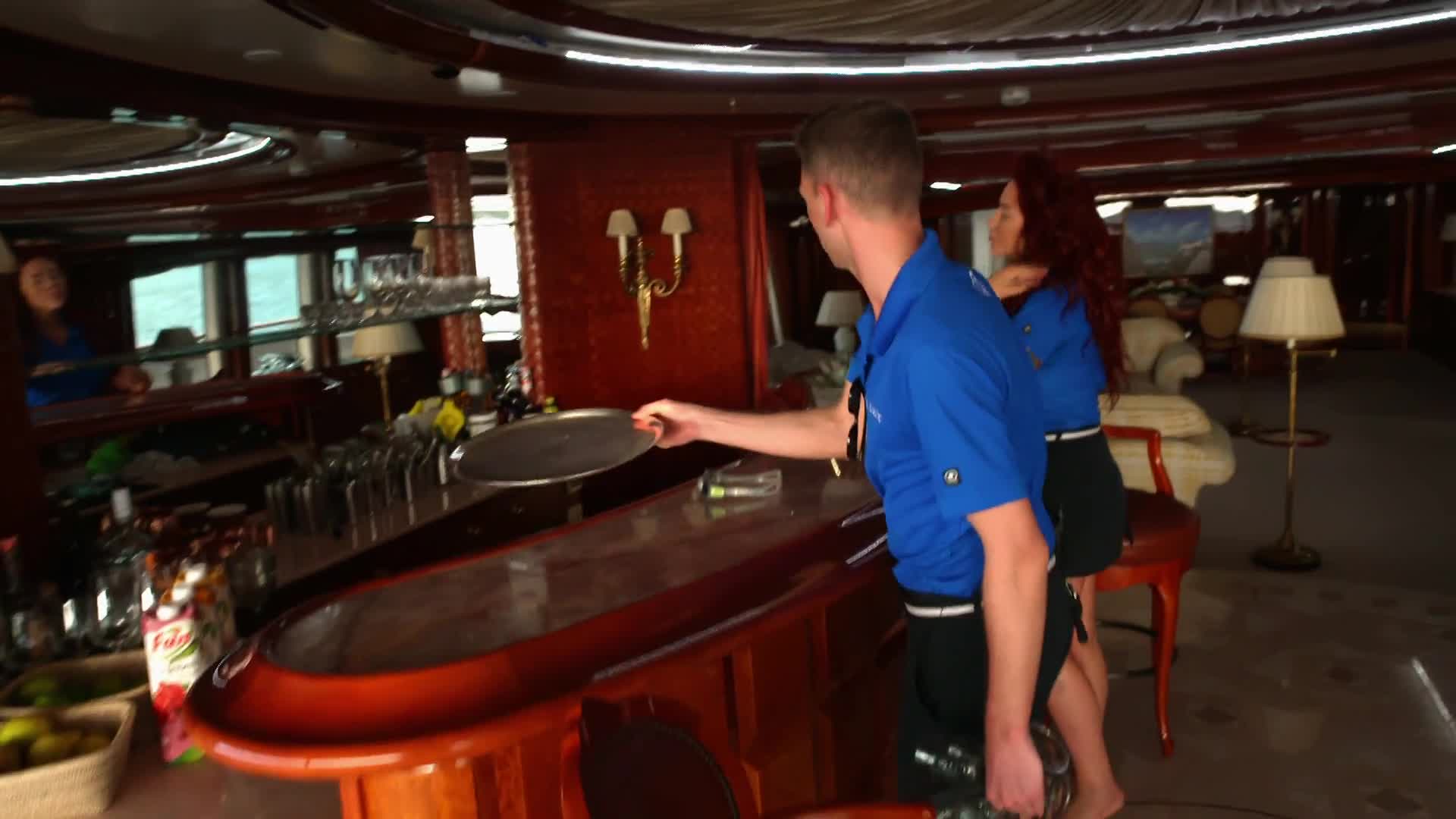 Život na jachtě S10E04 17 2022 CZ dab 1080p Bouře z podpalubí mp4