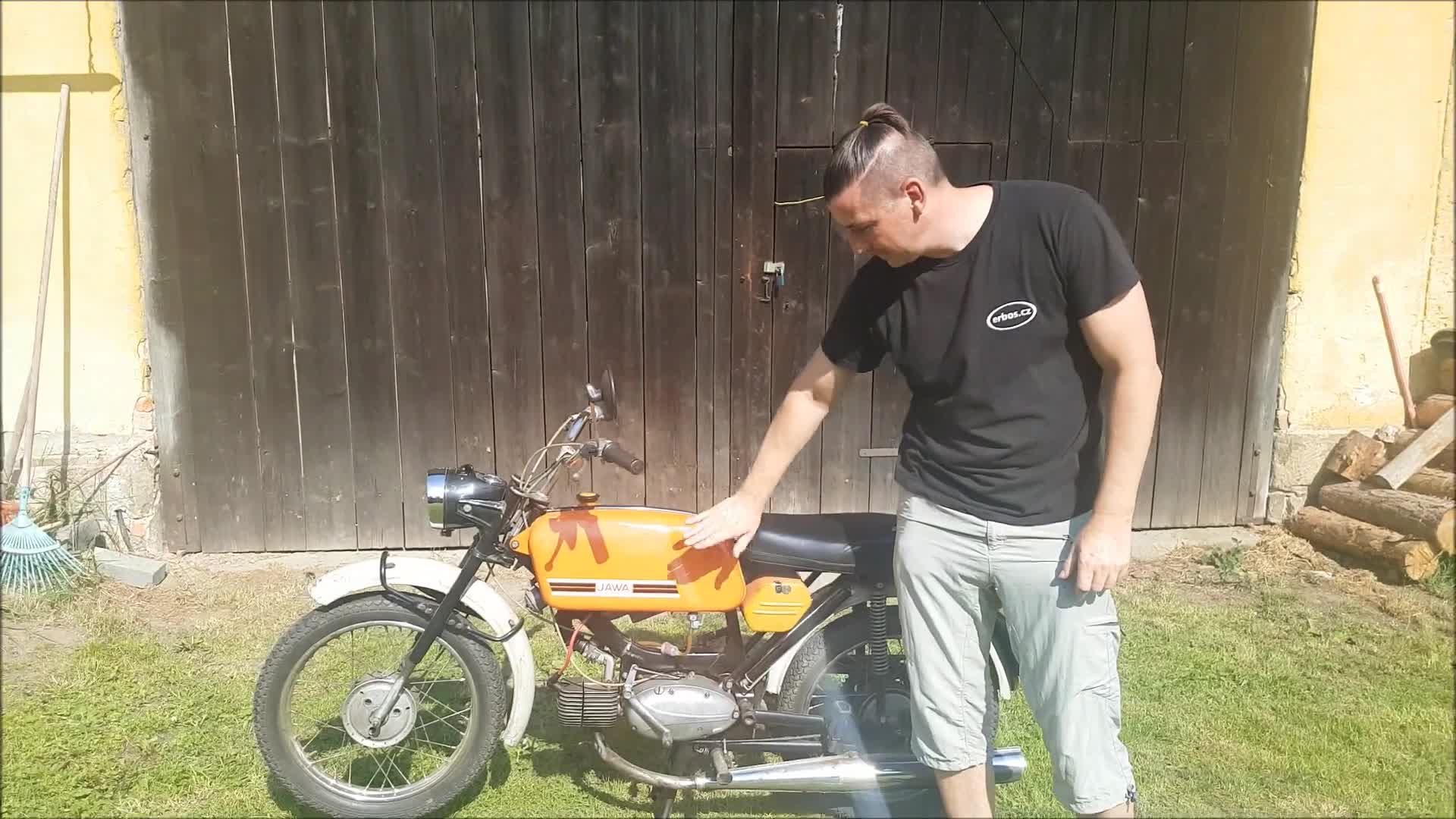 17 Poklady ze stodoly 9 JAWA 50 23 Mustang mp4