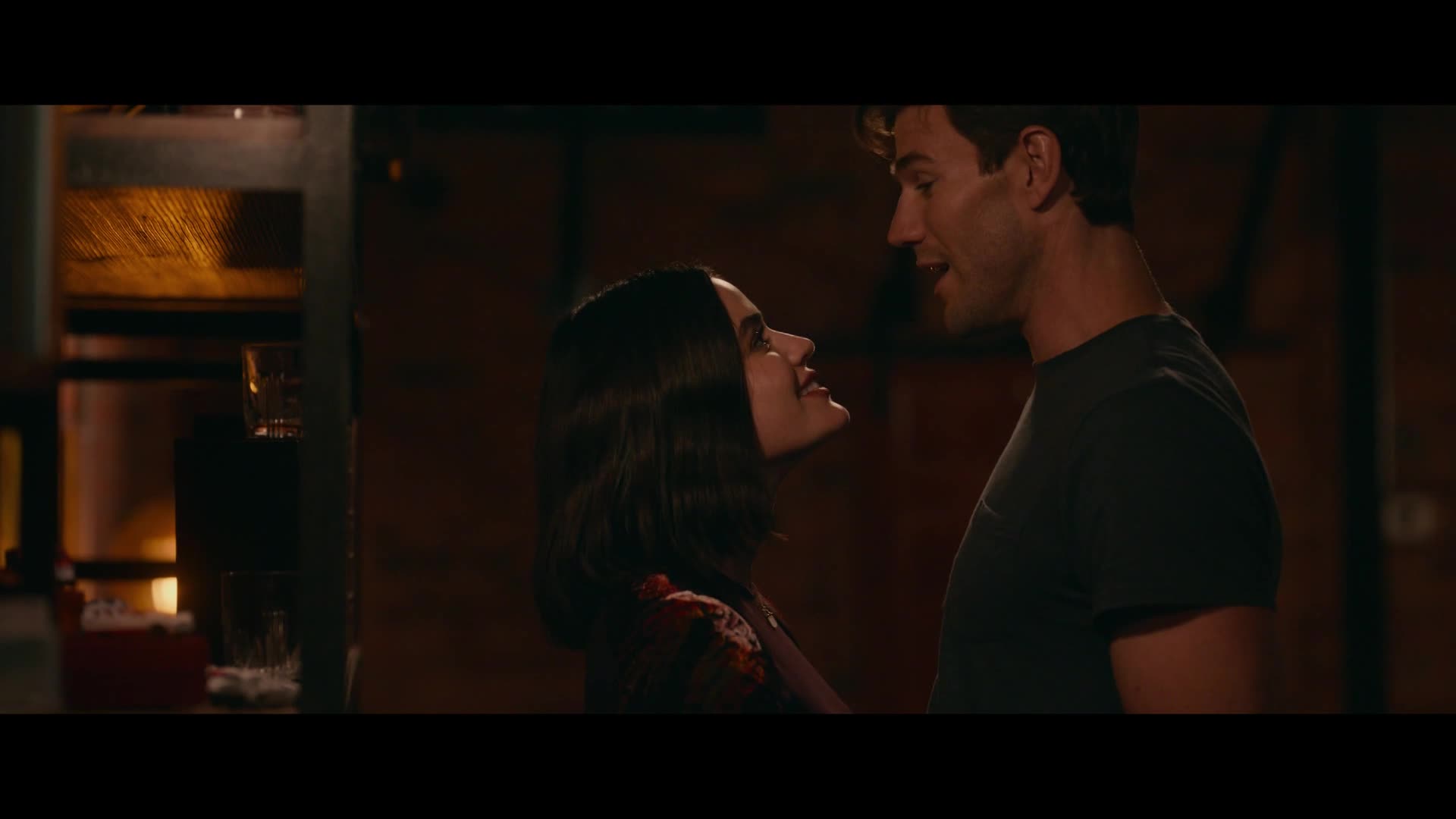 Nesnáším tě, lásko Austin Stowell Lucy Hale sestřih romantických scén filmu z roku 2021.mp4